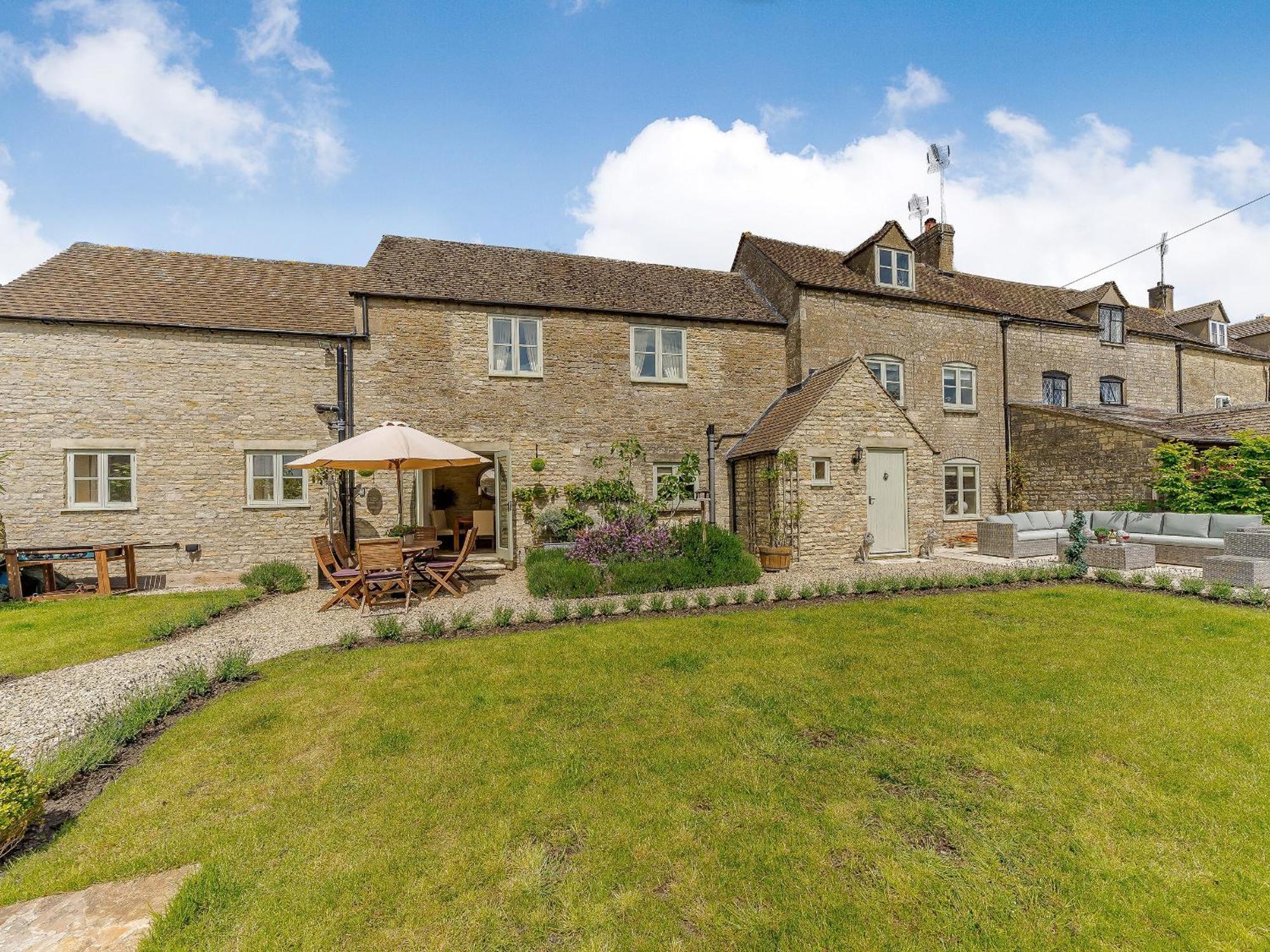 The Clock House Villa Bisley  Екстериор снимка