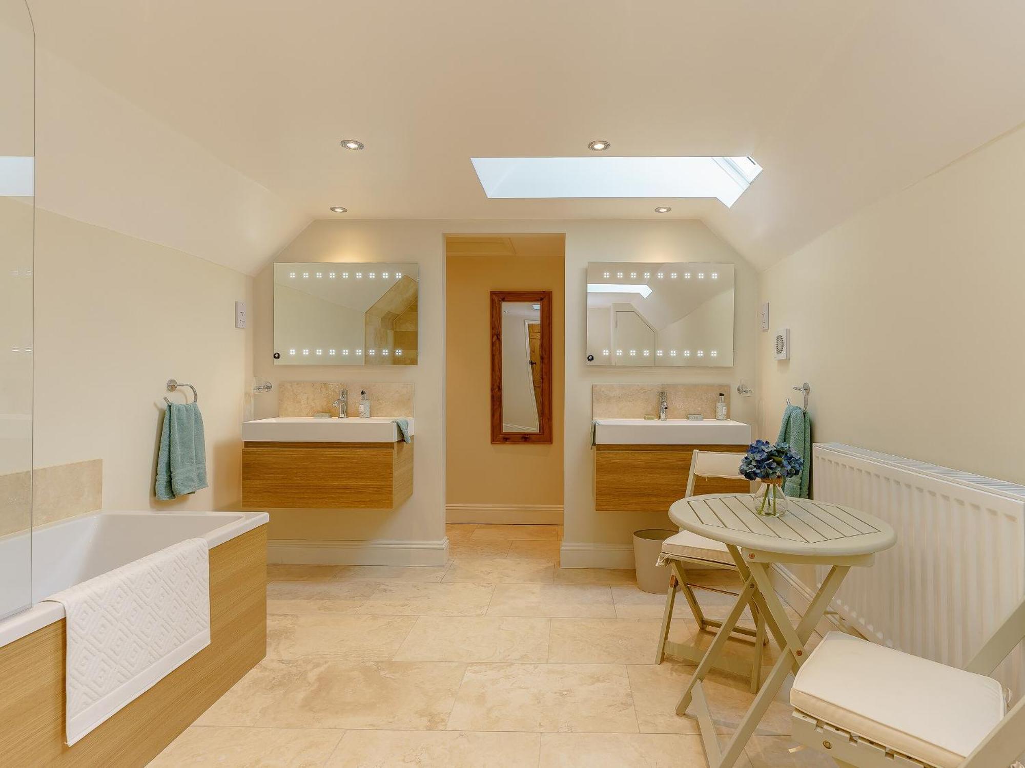 The Clock House Villa Bisley  Екстериор снимка